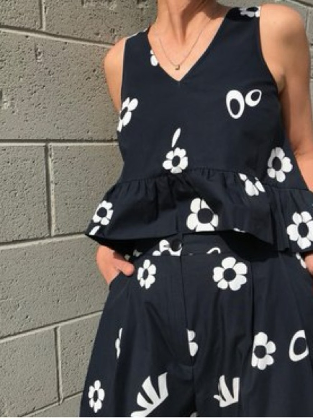 Mr. Larkin Reese Tank in Girlflower Navy M EUC